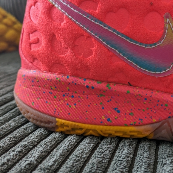 Nike Kyrie 4 Lucky Charms - Picture 8 of 9